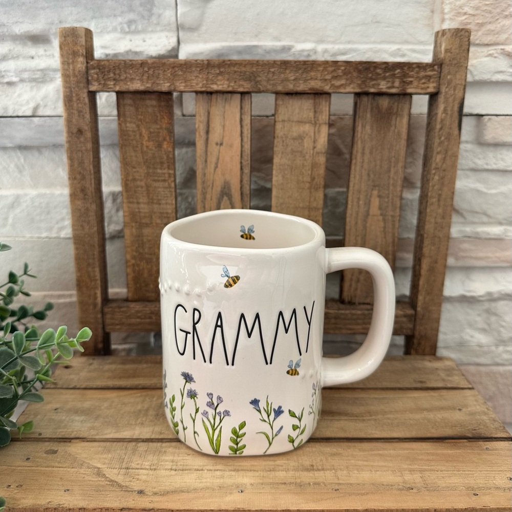 🆕 Rae Dunn | Spring 🐝 "GRAMMY" Mug!